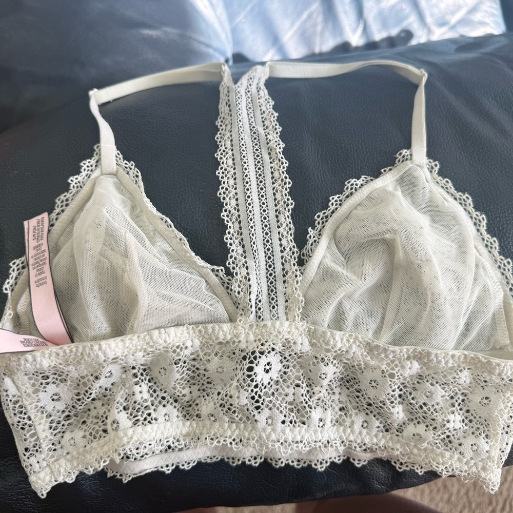 Victoria’s Secret Elegant white Lace Bralette fits small/ petite
